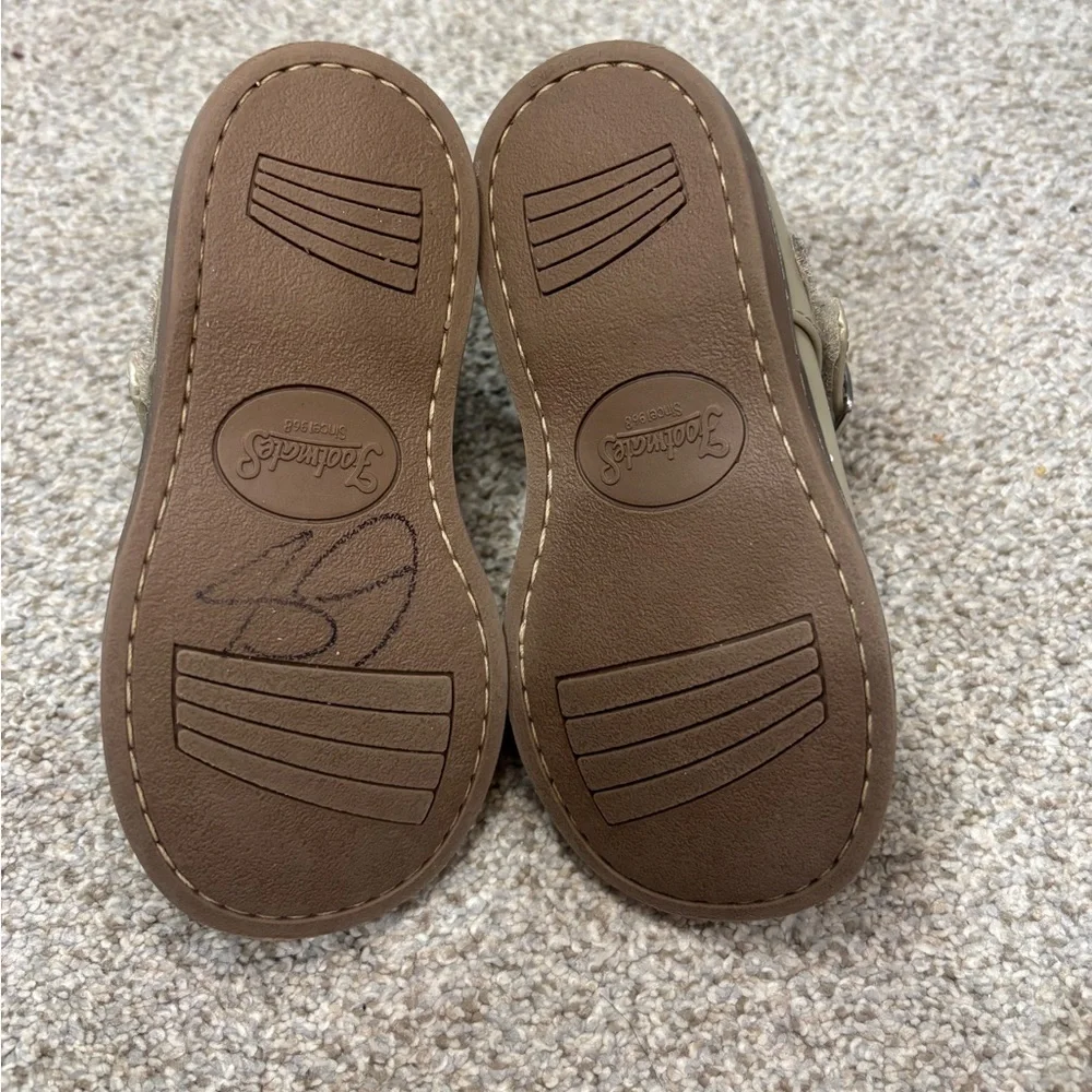NWOT Footmates Sherry Velcro Mary Jane Shoes Toddler Girl  Gold Flats 7 Wide